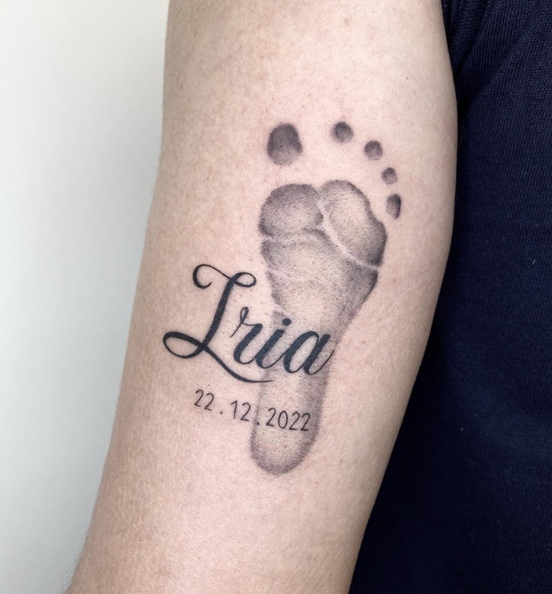 clio-gadea-lost-innocence-tattoo-lettering lost-innocence-tattoo-diseños-personalizados-dibujo-animado-clio-gadea