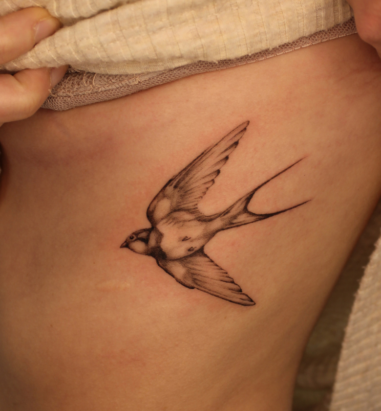 clio-gadea-lost-innocence-tattoo-microrealismo-golondrina lost-innocence-tattoo-diseños-personalizados-clio-gadea